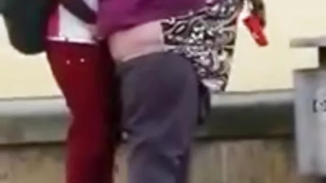 Spójrz darmowe sex filmy w hd na pieniądze w lesie