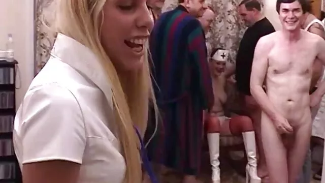 Dziewczyna erotyczne filmy hd wiązana maszyna bierze głęboko