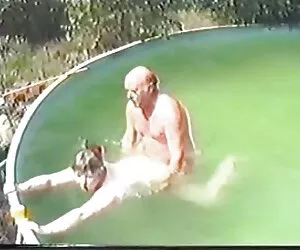 Twarz uzbrojonej dziewczyny sex w szkole hd ciemnieje od niego