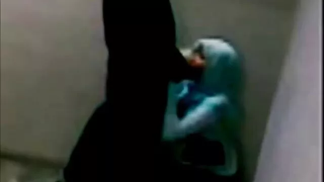 Wciąż filmy porno za darmo hd pluje