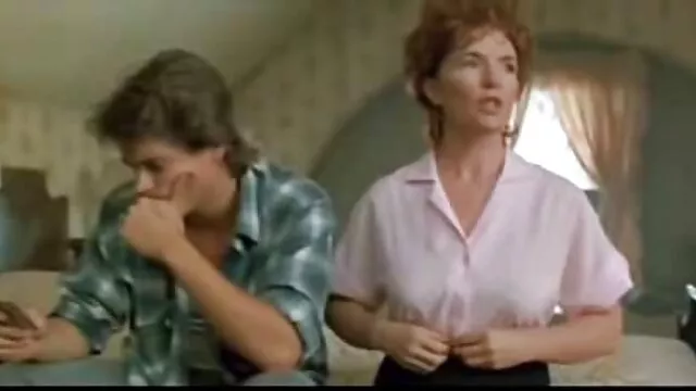 Uderzył ją w plecy, filmiki erotyczne hd a potem zaczął chodzić po niej jak po stole, dziwko.